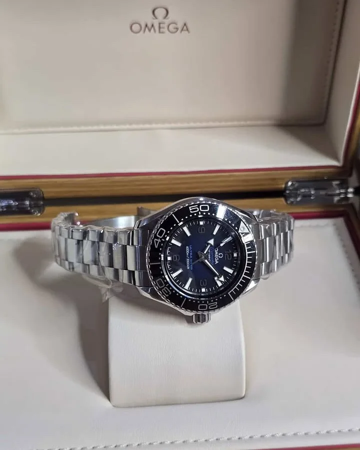 Omega en su caja original con el certificado