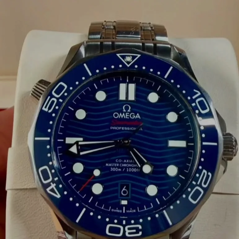 Omega Seamaster Professional con esfera azul y bisel de cerámica